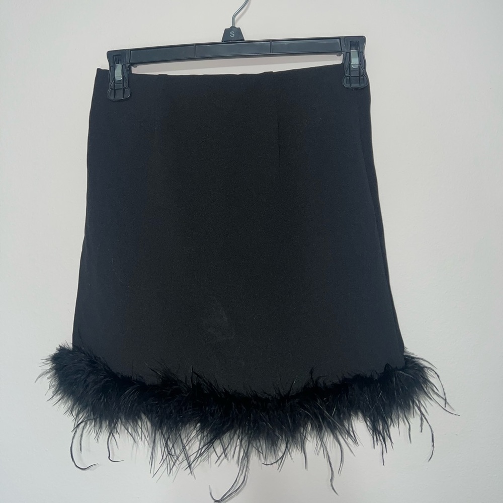 Black Feather Trim Cami Top&Skirt - Picture 4 of 5